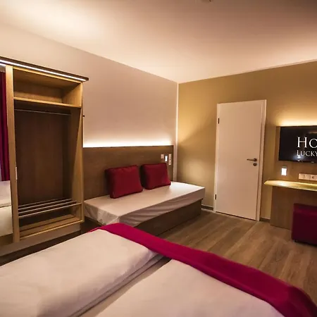 Hotel Luckys Inn-3
